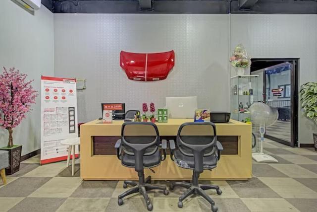 Super Oyo Capital O 3198 Sukomanunggal Inn Сурабая Екстер'єр фото